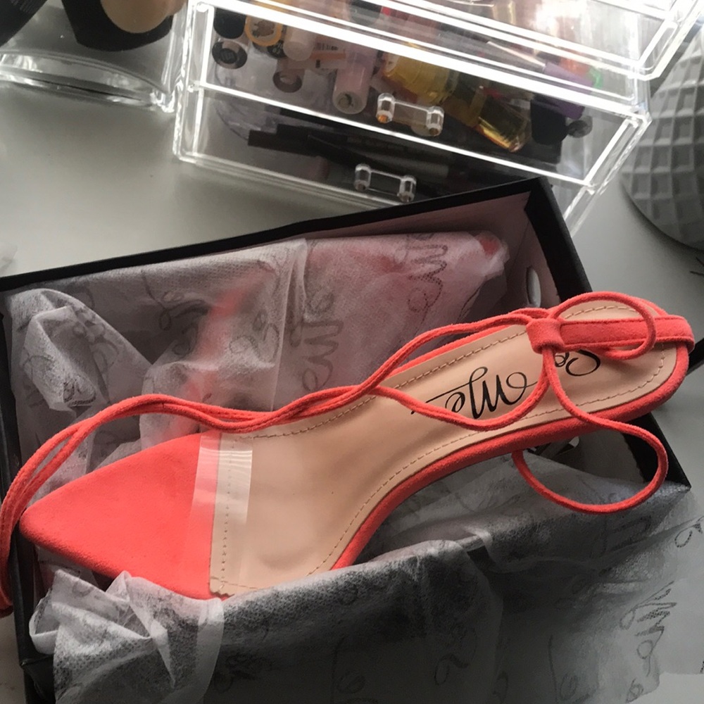 Pointed Toe Lace up Heels